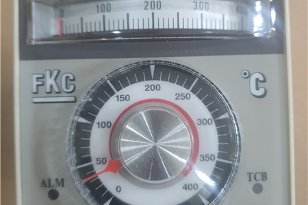 Bộ điều khiển nhiệt, đồng hồ nhiệt FKC PF-52, 400 độ C